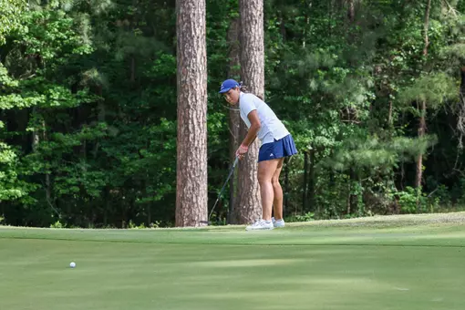 Maya Beasley tracks her putt from the fringe