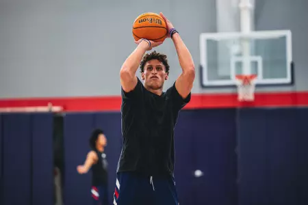 Jamie Kaiser Jr. shooting a jumpshot
