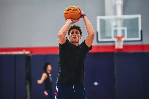 Jamie Kaiser Jr. shooting a jumpshot