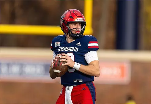 Ashten Snelsire looks to make a pass during a Richmond football game in 2025