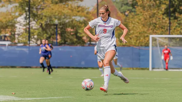 Morgane Zinn lines up a shot on goal