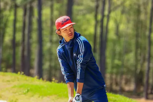 Tyler Lee addresses the ball on the tee