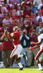 Marquis Maze caught a 26-yard touchdown pass in the first quarter.