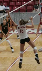 Alyssa Meuth collected a career-high 16 kills against South Dakota State