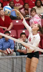 Junior Alyssa Meuth led the Tide with 14 kills Friday at Kentucky