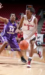 Freshman Celiscia Farmer scored a career-best 18 points against the Tigers.