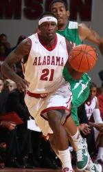 Senario Hillman scored 18 points in the first half of Friday's game.