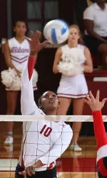 Cortney Warren had 13 kills to help the Crimson Tide roll past Mississippi.