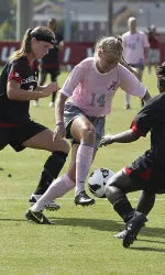 Kaitlyn Smith battles two defenders in the loss against South Carolina.
