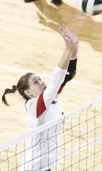 Leigh Moyer had a career-high six total block to help Alabama post a season-high 14 blocks against MSU.