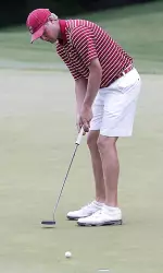 Trey Mullinax shoots 67 to take first round lead.