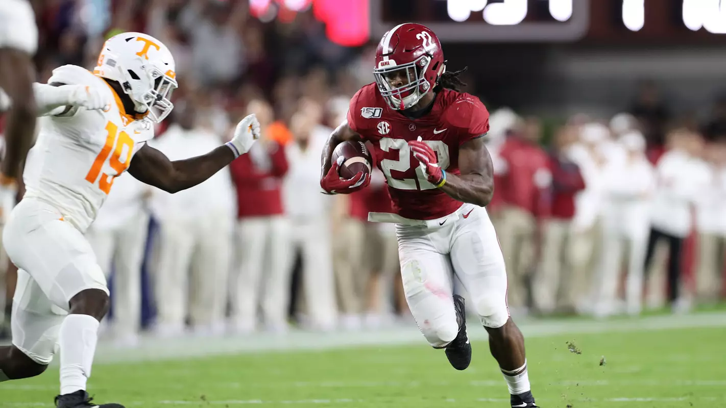 Najee Harris running with football