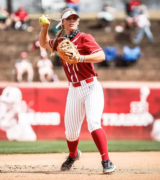 Bailey Dowling pitching the ball