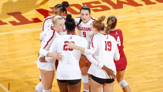 Alabama volleyball team huddle