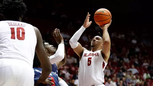 Jaden Shackelford driving layup vs. South Alabama