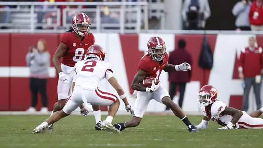 Jameson Williams carrying the ball
