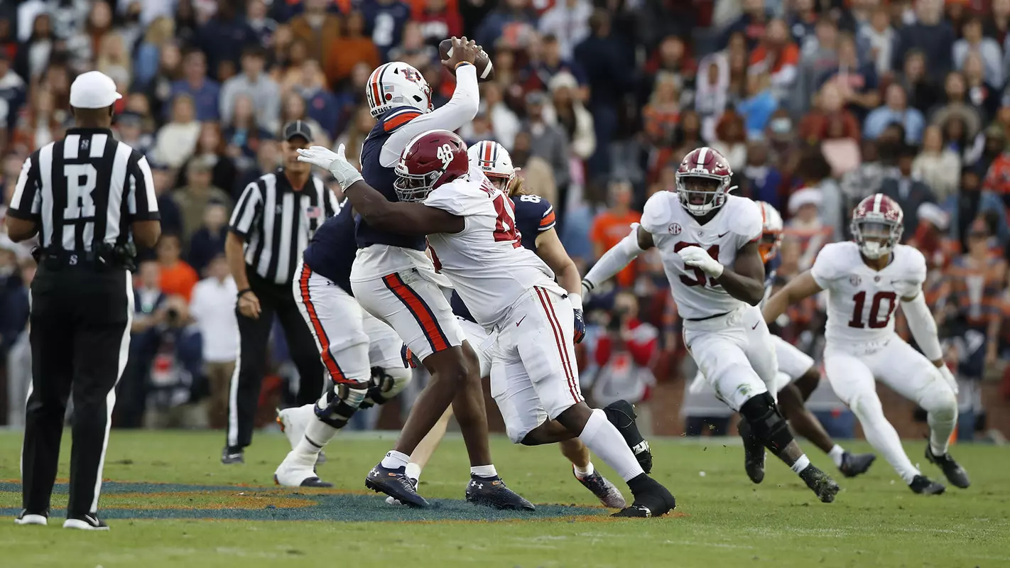Phidarian Mathis sacking the Auburn quarterback T.J. Finley