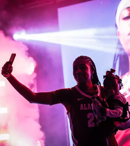 Brittany Davis and her daughter Brielle taking a selfie