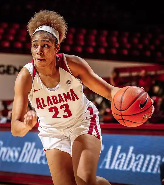 Alabama Guard Brittany Davis dribbling the ball