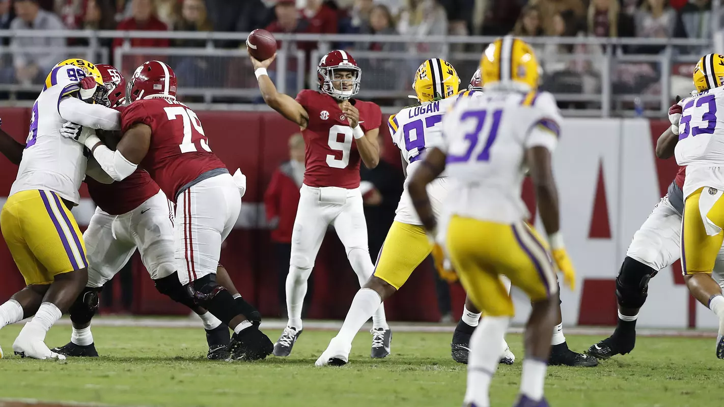 Alabama quarterback Bryce Young throwing a pass