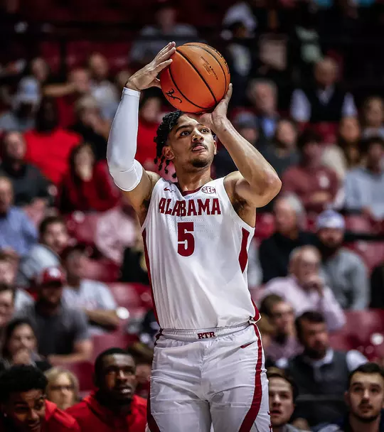 Jaden Shackelford attempting a shot