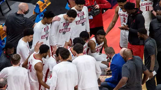 Head Coach Nate Oats Team Huddle