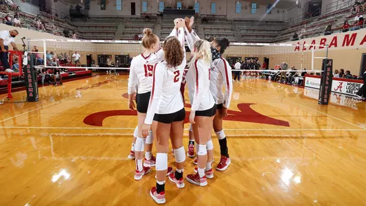 Alabama Volleyball huddle vs. Troy