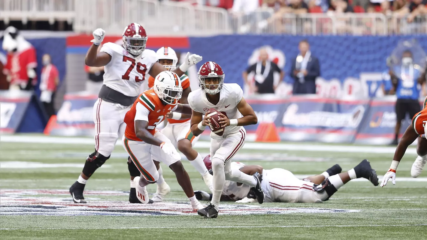 Bryce Young carrying the football