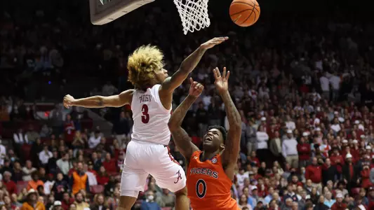 JD Davison blocks KD Johnson vs. Auburn
