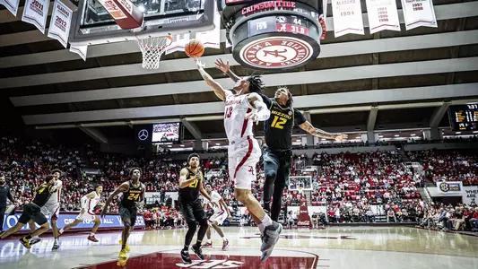 Jahvon Quinerly layup