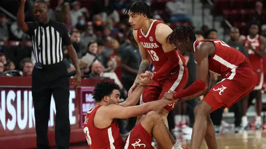 Quinerly, El and Rojas at Mississippi State team work helping up