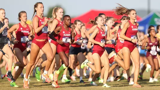Alabama Women's Cross Country at the start of the 2022 North Alabama Showcase