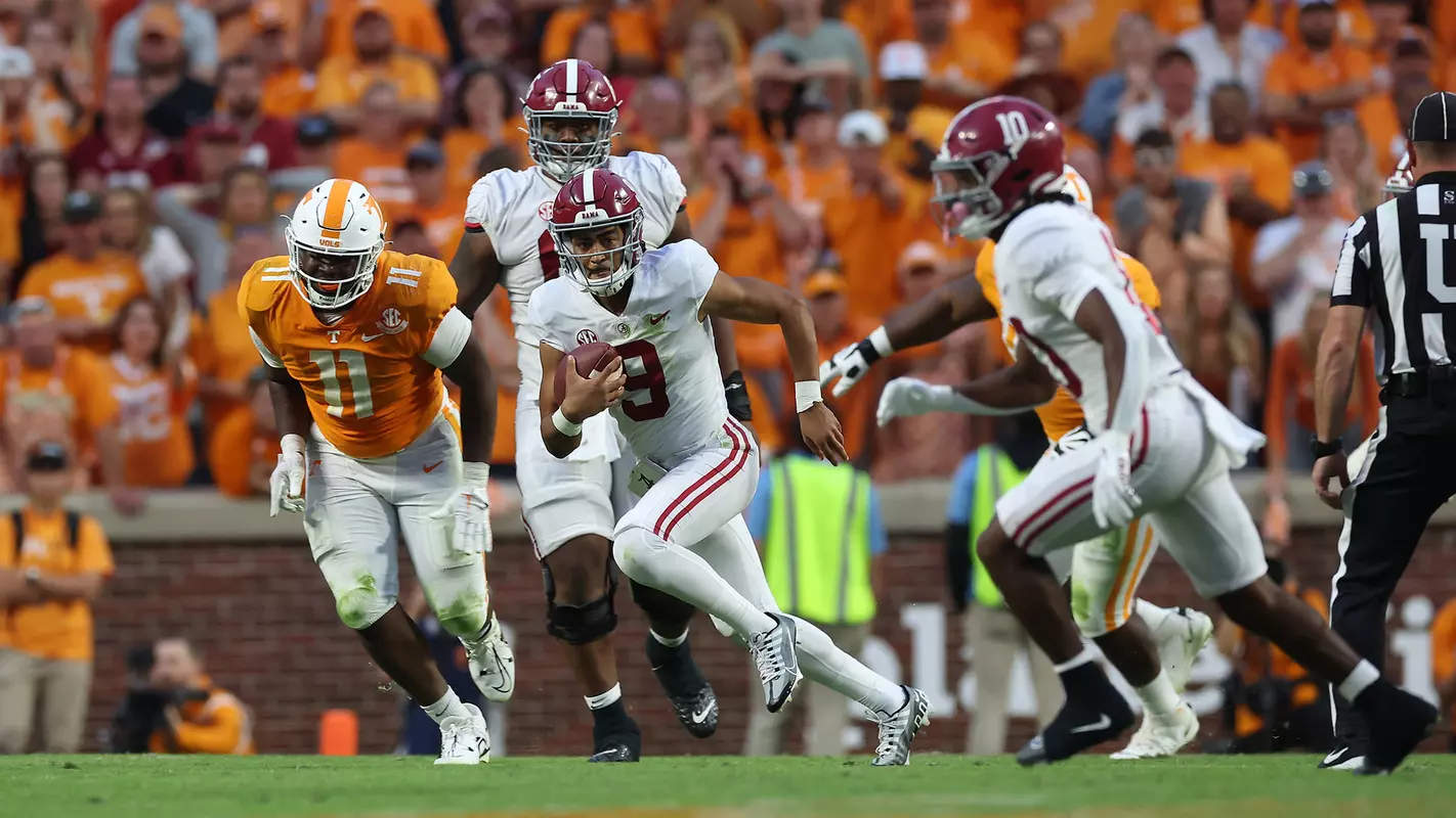 Alabama quarterback Bryce Young (9) runs the ball against Tennessee at Neyland Stadium in Knoxville, TN on Saturday, Oct 15, 2022.
