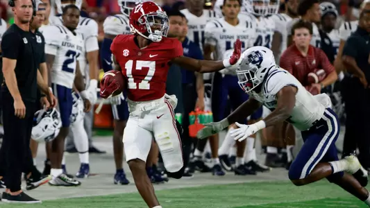 9/3/22 MFB Alabama vs Utah StateAlabama quarterback Amanni Stewart (17)Photo by Rodger Champion