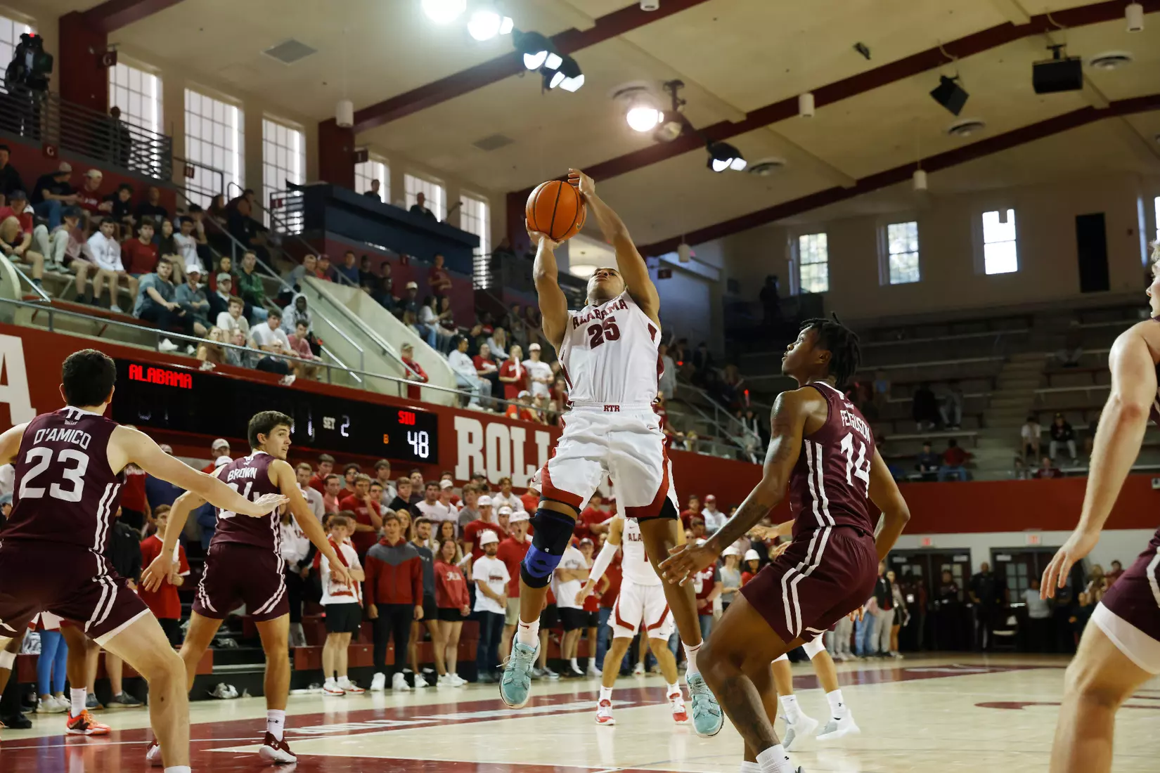 Alabama Guard Nimari Burnett (25) shoots the ball against Southern Illinois University at Foster Auditorium in Tuscaloosa, AL on Saturday, Oct 29, 2022.