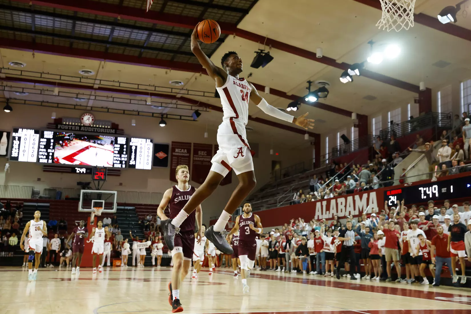 Alabama Forward Brandon Miller (24) dunks against Southern Illinois University at Foster Auditorium in Tuscaloosa, AL on Saturday, Oct 29, 2022.