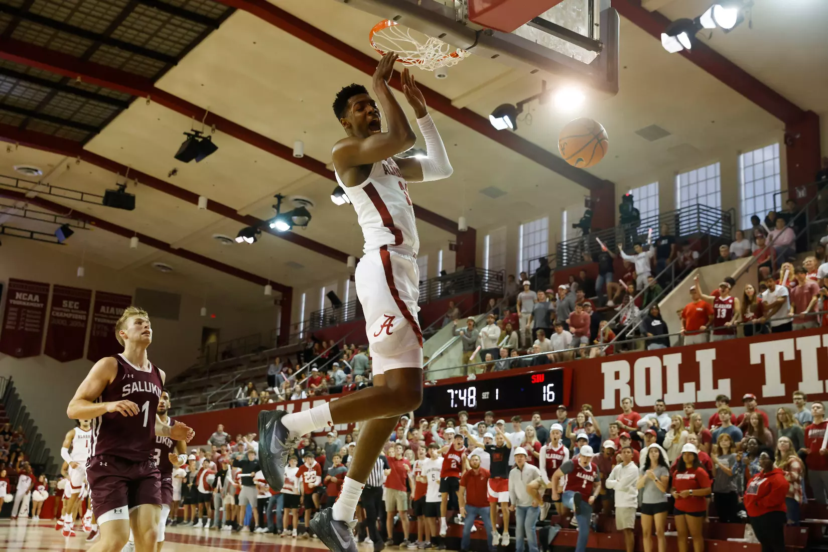 Alabama Forward Brandon Miller (24) dunks against Southern Illinois University at Foster Auditorium in Tuscaloosa, AL on Saturday, Oct 29, 2022.