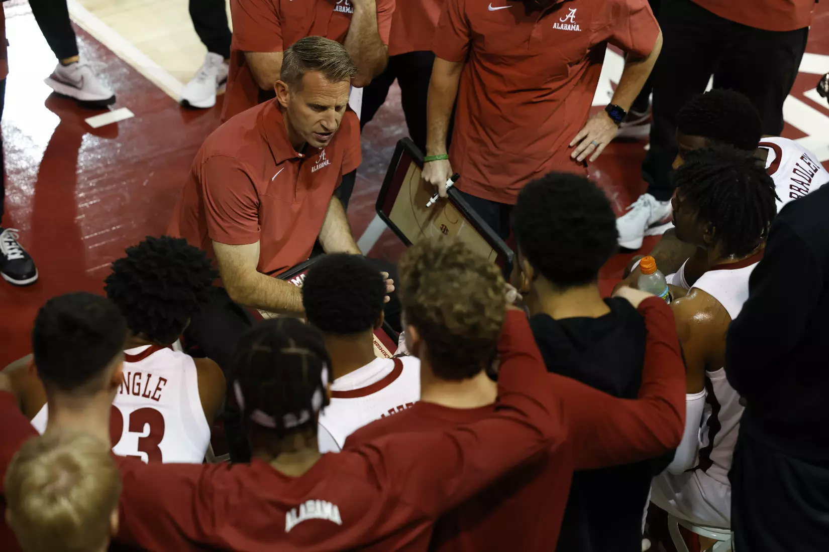 Alabama Alabama Head Coach Nate Oats talks to the team against Southern Illinois University at Foster Auditorium in Tuscaloosa, AL on Saturday, Oct 29, 2022.