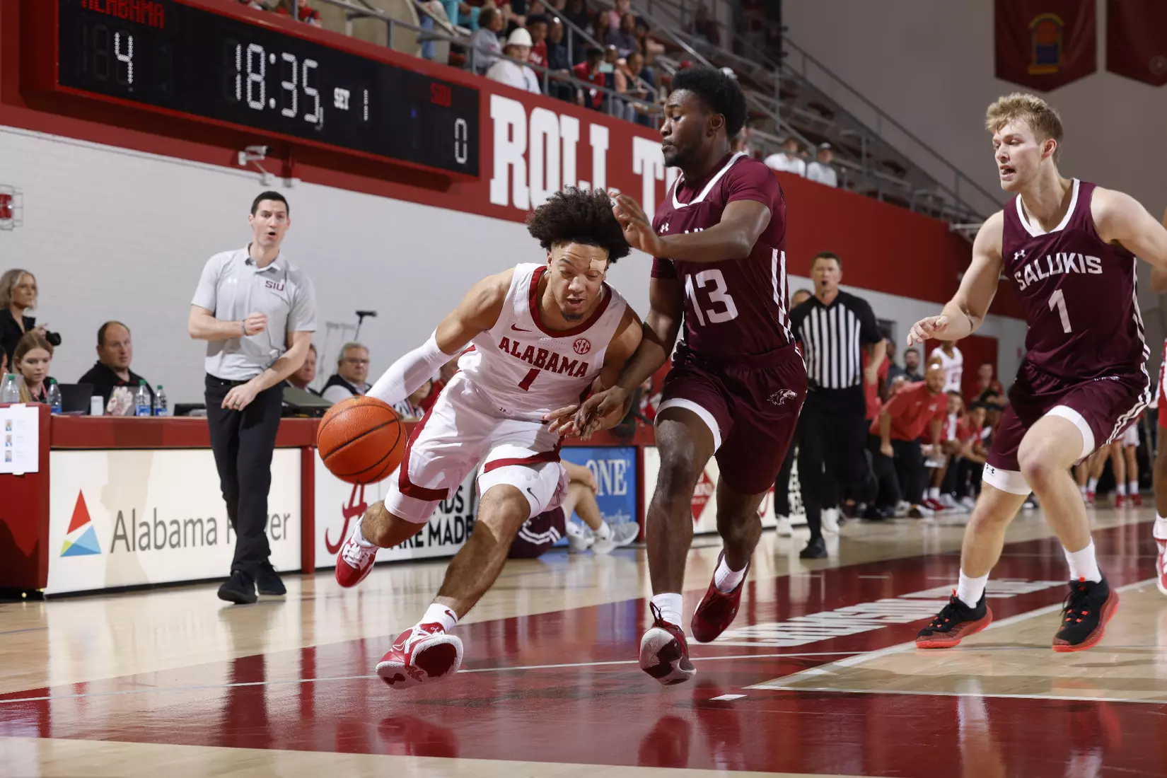 Alabama Guard Mark Sears (1) drives against Southern Illinois University at Foster Auditorium in Tuscaloosa, AL on Saturday, Oct 29, 2022.