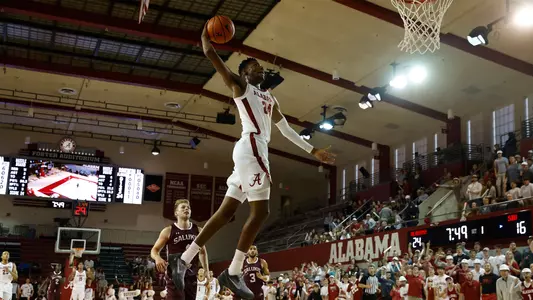 mensbasketball-action-BrandonMiller20221029