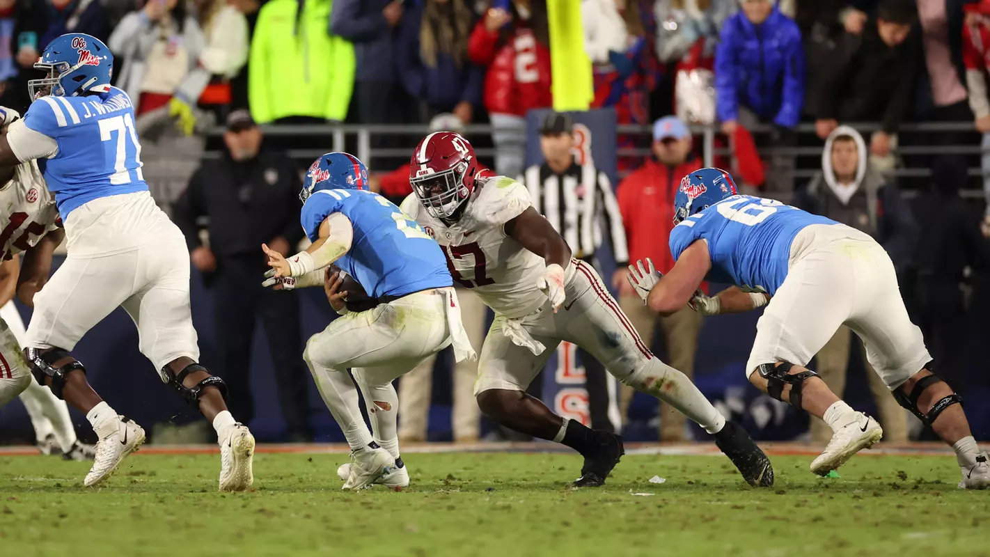 Byron Young makes a sack against Ole Mississippi at Vaught-Hemingway Stadium in Oxford, MS on Saturday, Nov 12, 2022.