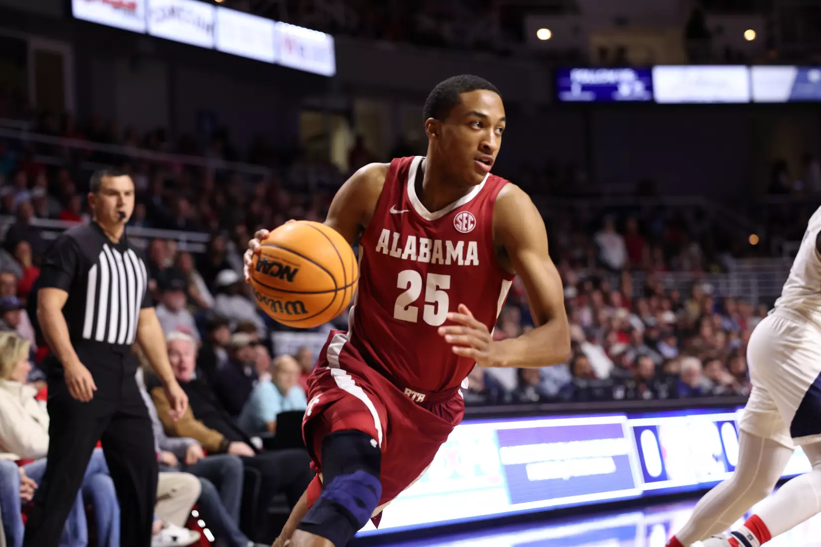 Alabama Guard Nimari Burnett (25) dribbles the ball against South Alabama at Mithell Center in Mobile, AL on Tuesday, Nov 15, 2022.