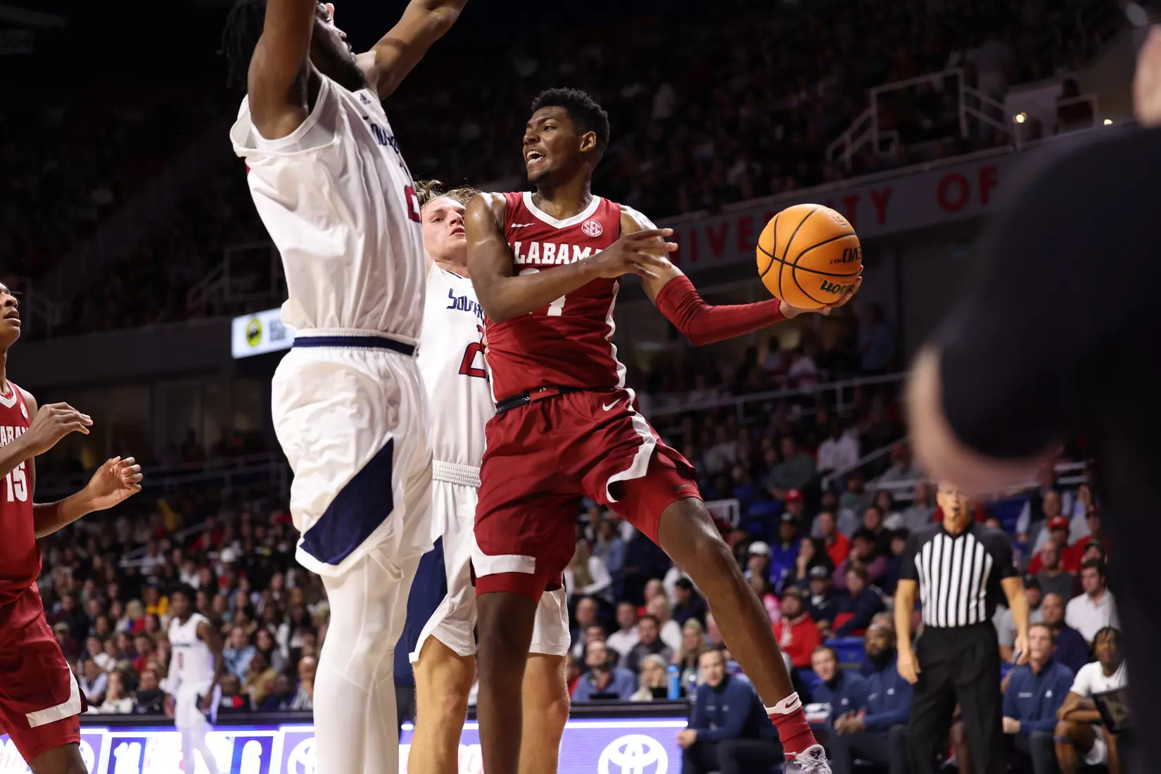 Alabama Forward Brandon Miller (24) looks to pass the ball against South Alabama at Mithell Center in Mobile, AL on Tuesday, Nov 15, 2022.