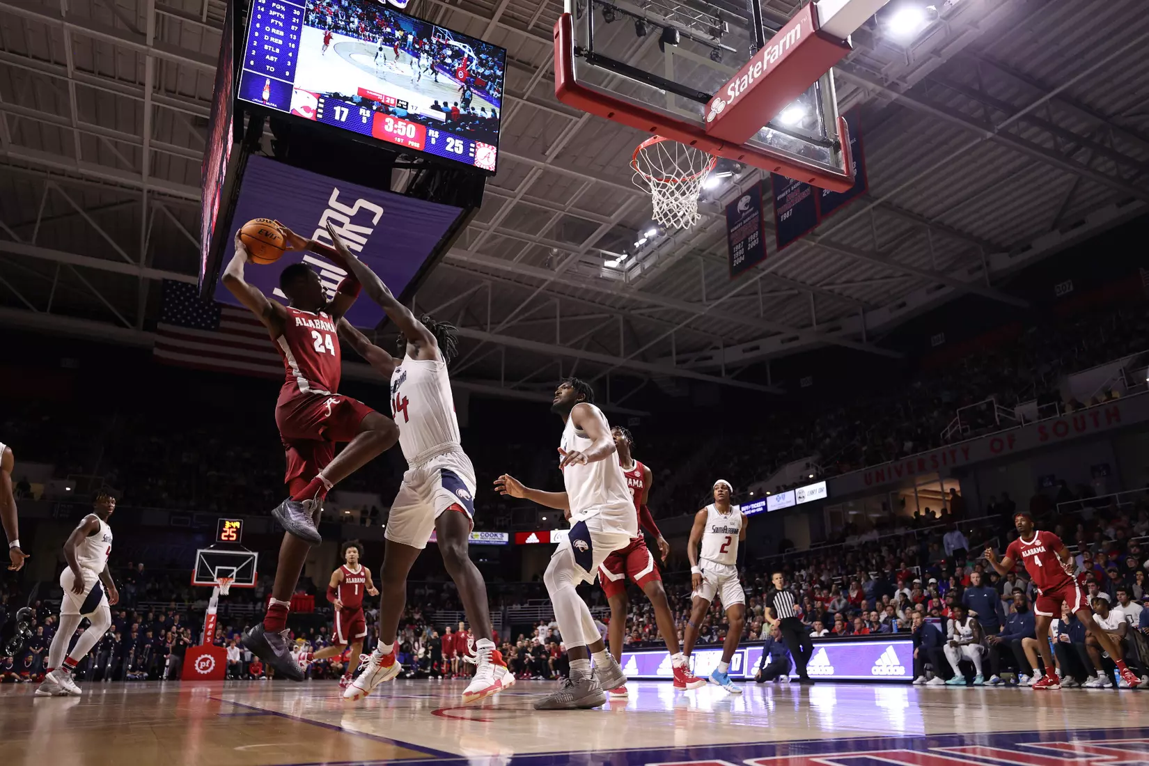 Alabama Forward Brandon Miller (24) looks to pass the ball against South Alabama at Mithell Center in Mobile, AL on Tuesday, Nov 15, 2022.