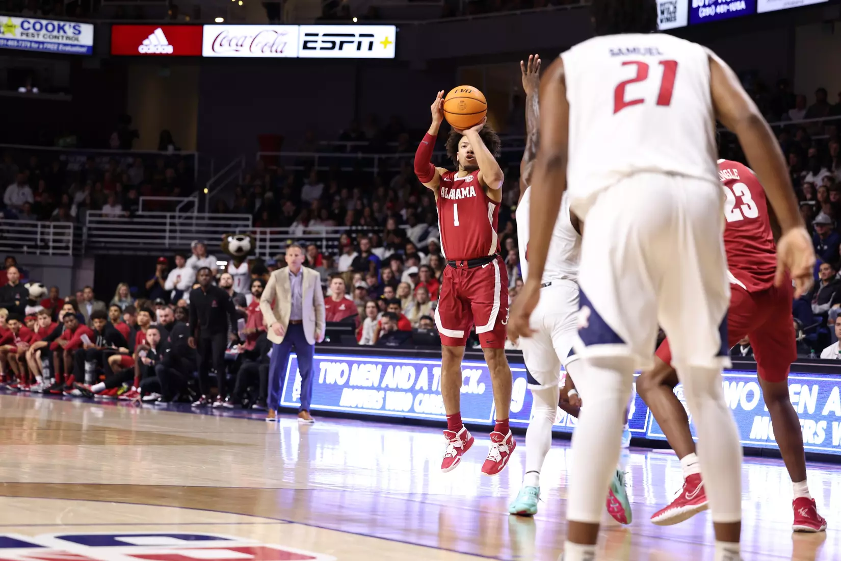 Alabama Guard Mark Sears (1) shoots a three against South Alabama at Mithell Center in Mobile, AL on Tuesday, Nov 15, 2022.