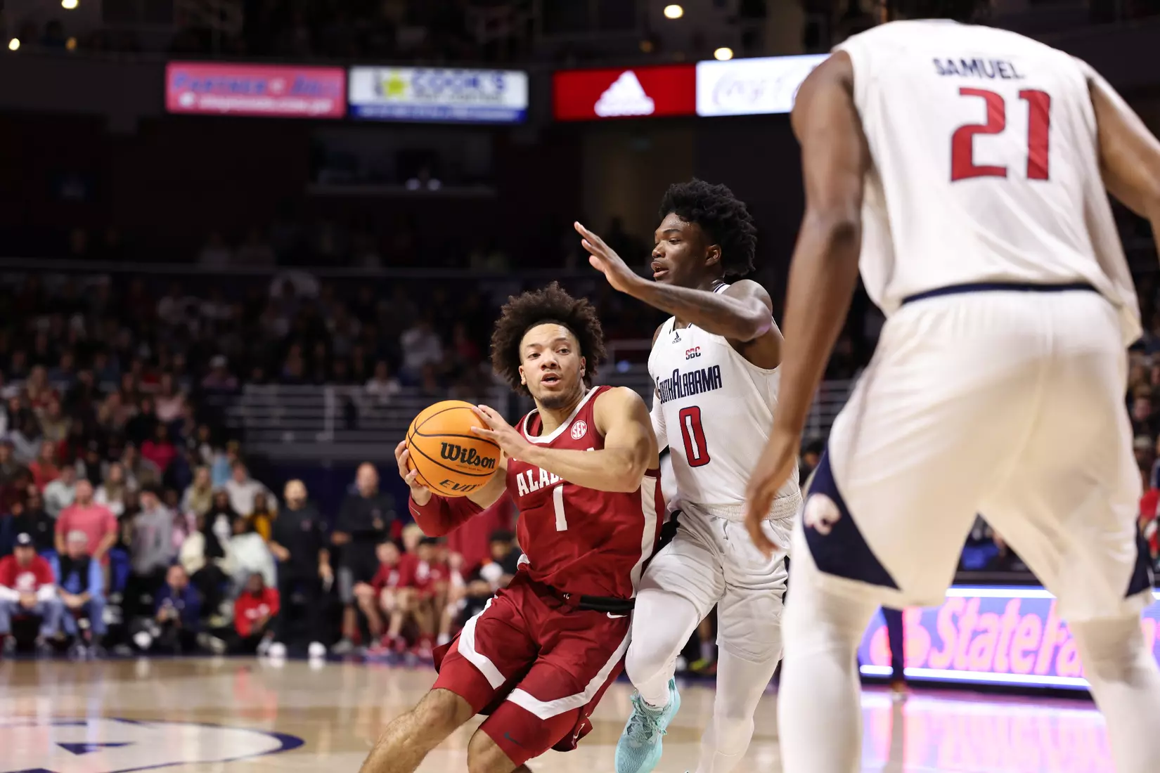 Alabama Guard Mark Sears (1) drives the lane against South Alabama at Mithell Center in Mobile, AL on Tuesday, Nov 15, 2022.