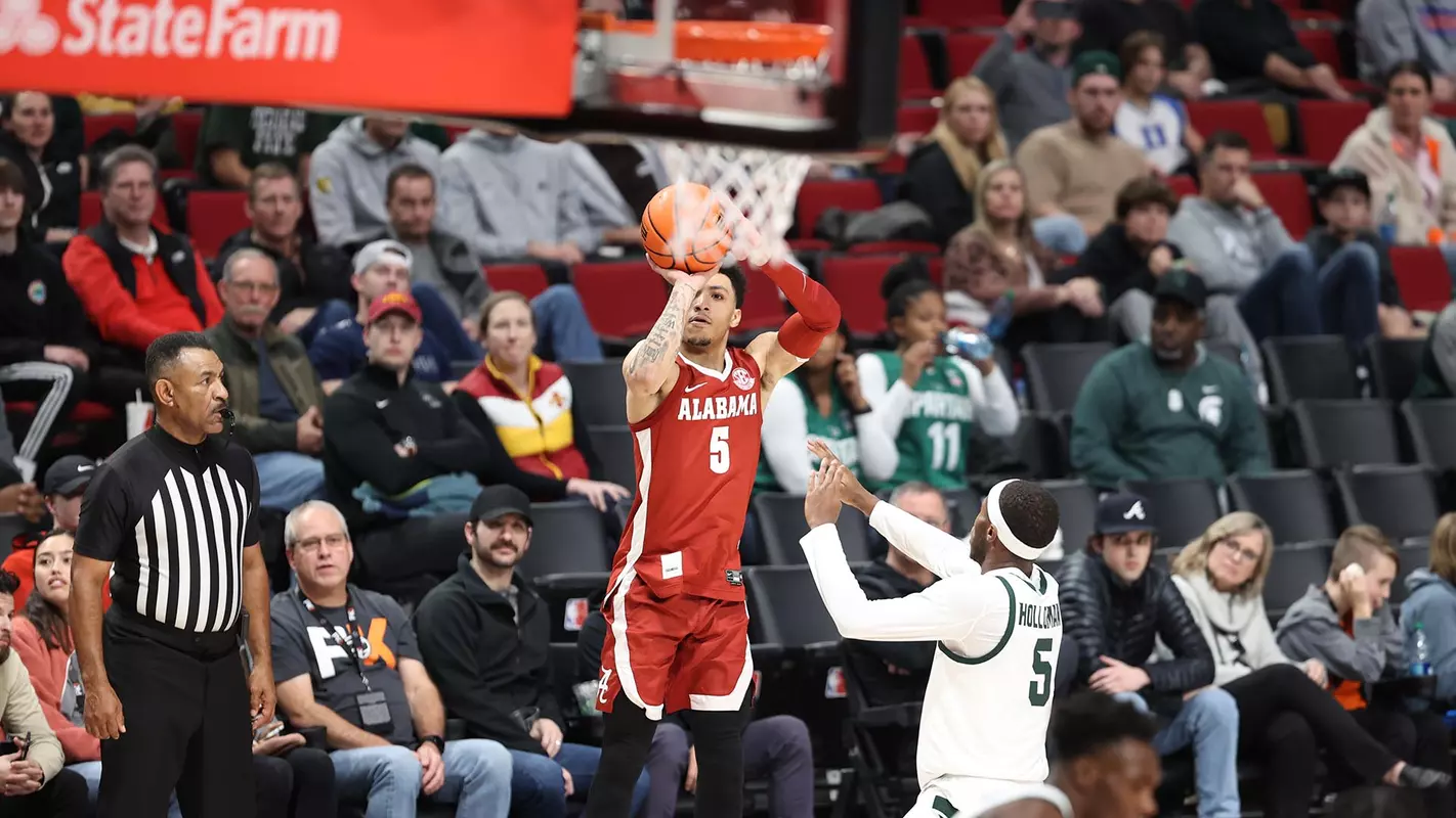 mensbasketball-action-JahvonQuinerly20221124