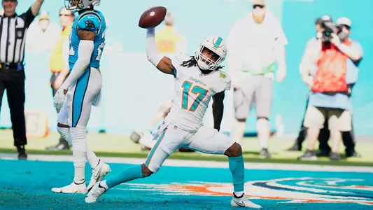 football-JaylenWaddle-Dolphins