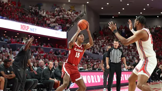 mensbasketball-action-20221210NoahClowney