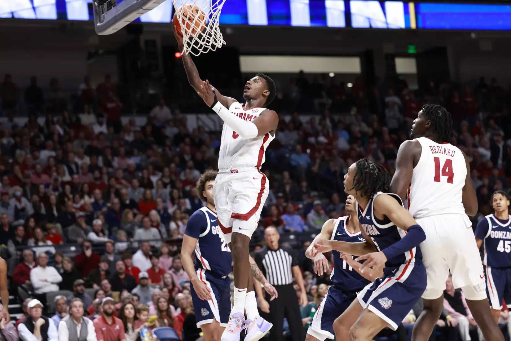 Alabama Guard Jaden Bradley (0) shoots a layup against Gonzaga at Legacy Arena in Birmingham, AL on Saturday, Dec 17, 2022.